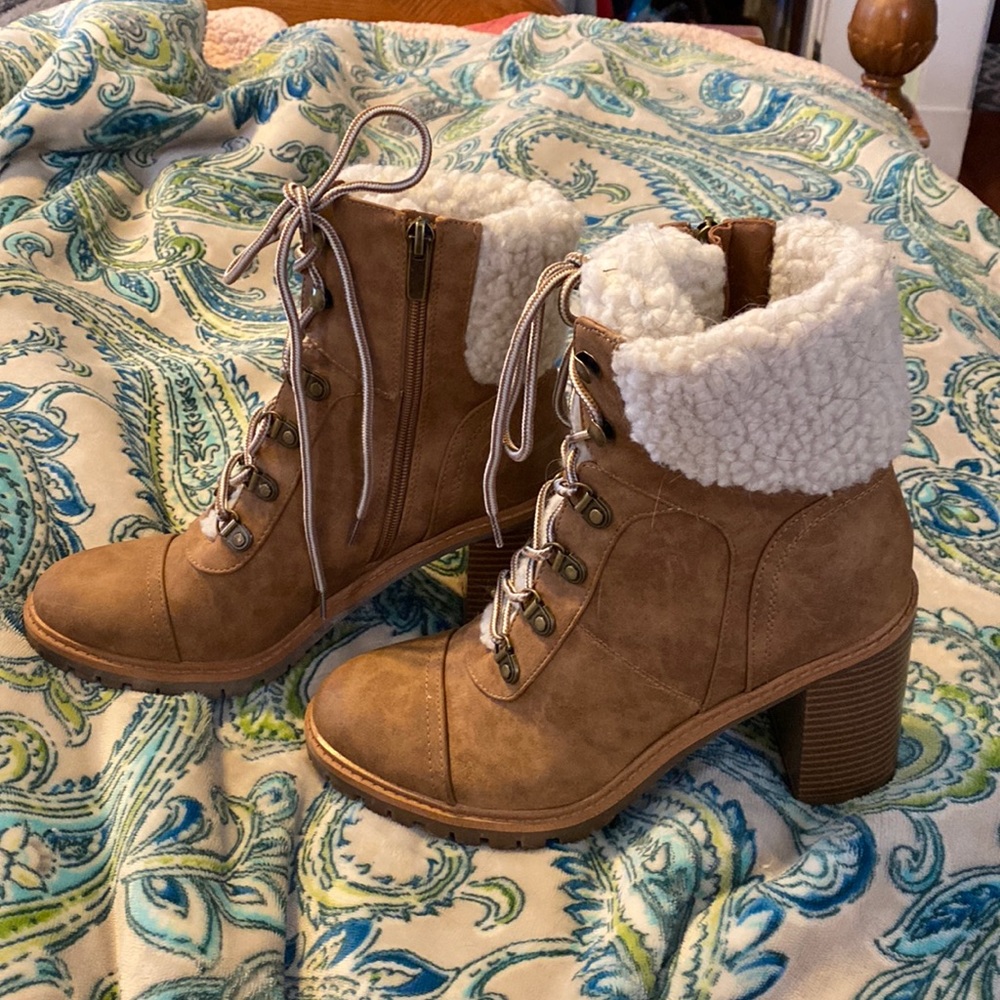 Women’s Nine West booties , excellent condition, very comfortable, 8.5